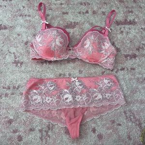 Victoria’s Secret Dream Angels Pink Lace Bra Thong Set
